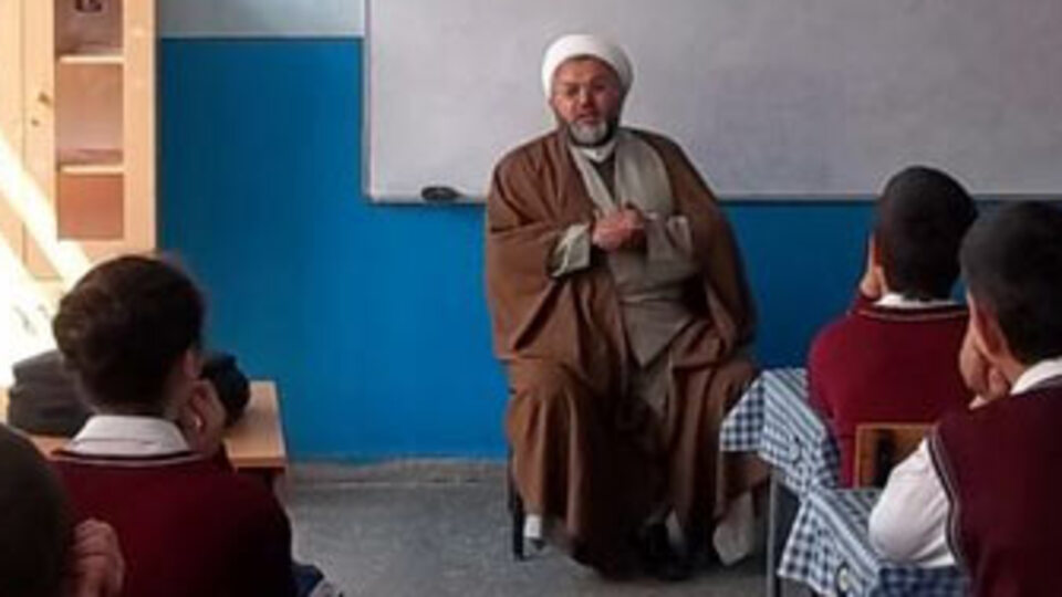 Caferi imamdan ilk din dersi!