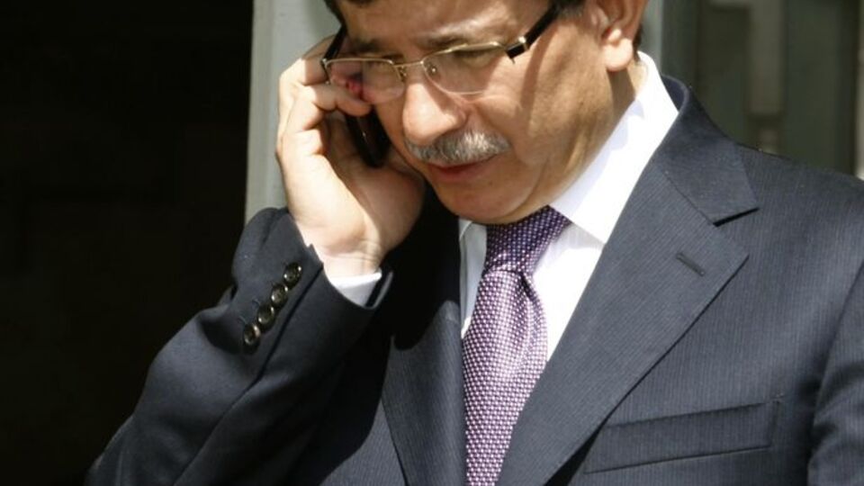 Davutoğlu, Barzani'yi kutladı