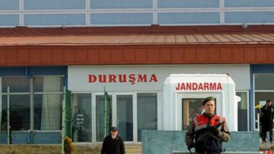 Balyoz hakimiyle Baro Başkanı tartıştı!