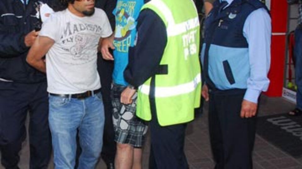 Arınç'ı protesto edenler adliyede