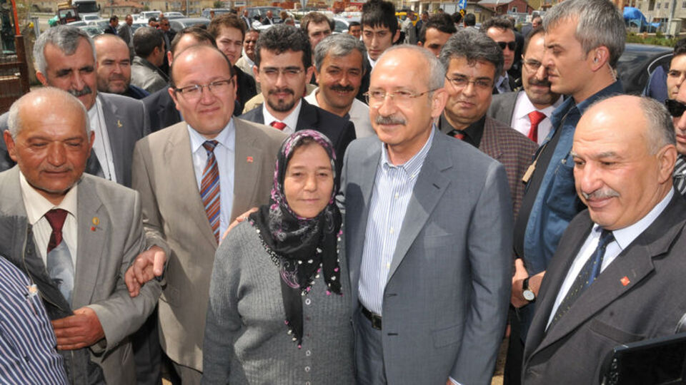 "Başbakan'ın gündemiyle halkın gündemi çok farklı"