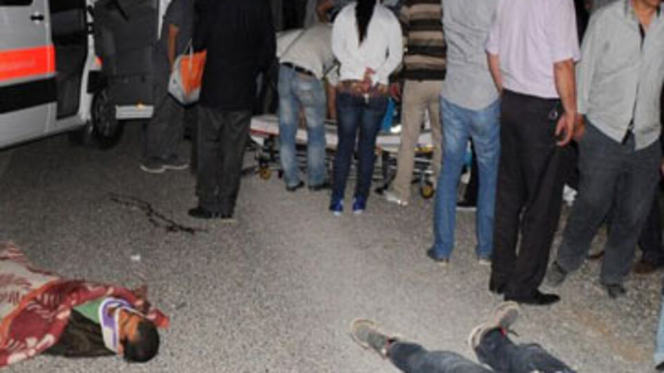 İşçileri taşıyan kamyon devrildi: 13 yaralı