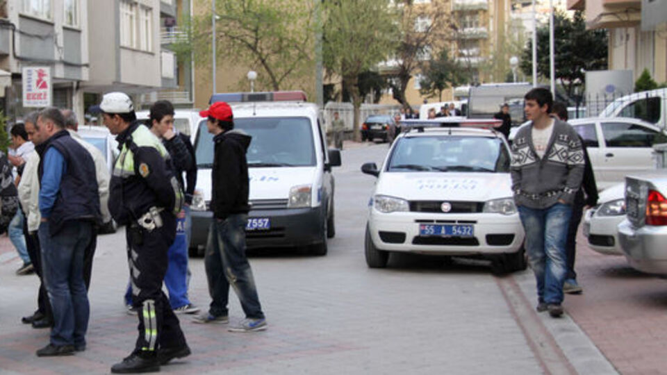 Sokak ortasında silahlı kavga!