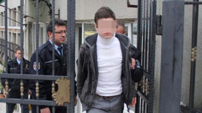 Okuldan çıkmasına izin verilmedi, bıçağına sarıldı