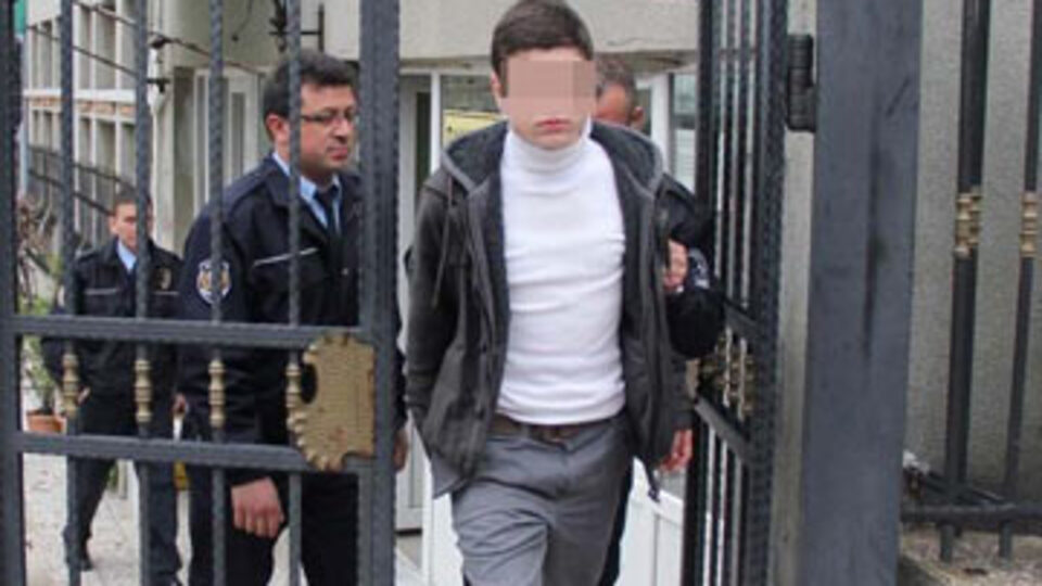 Okuldan çıkmasına izin verilmedi, bıçağına sarıldı