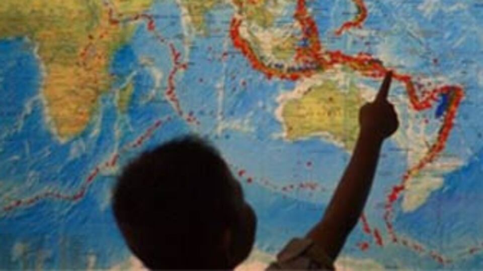 Endonezya'da büyük deprem