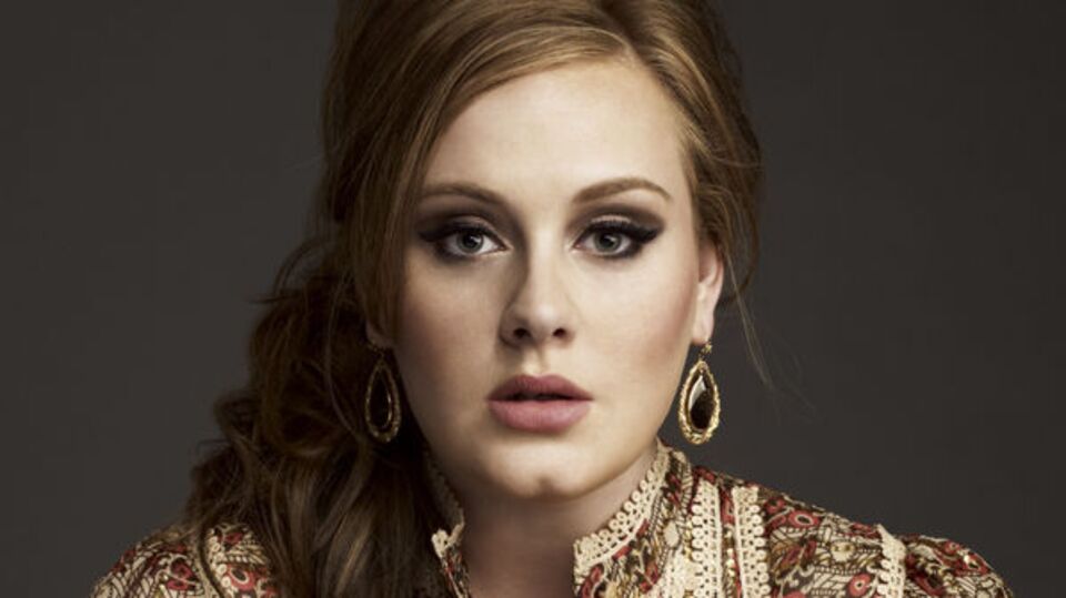 İngiltere'nin en zengin genç şarkıcısı Adele