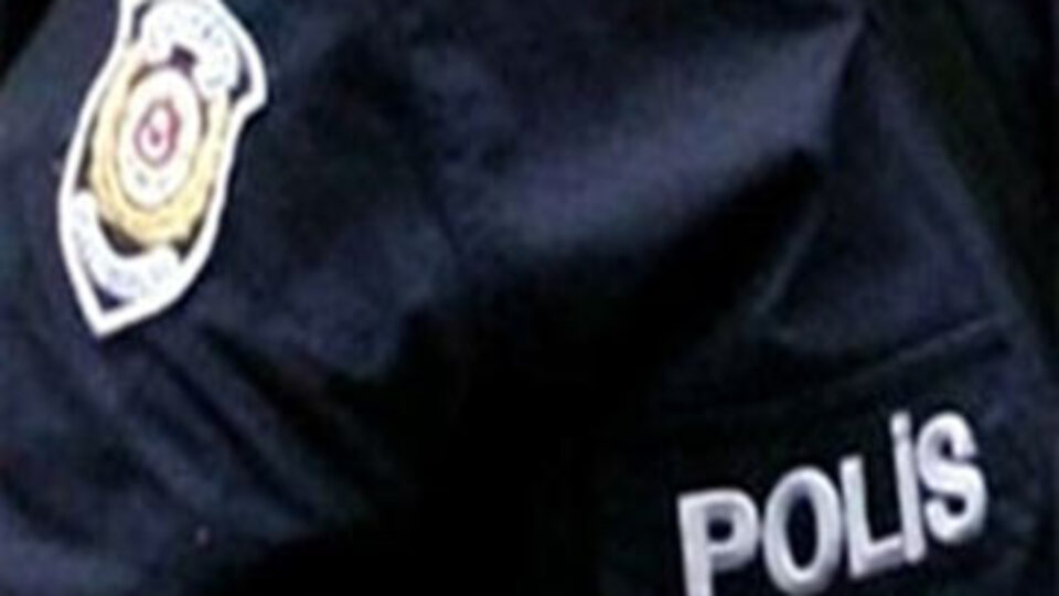 BDP'li başkanın aracına polis kurşunu!