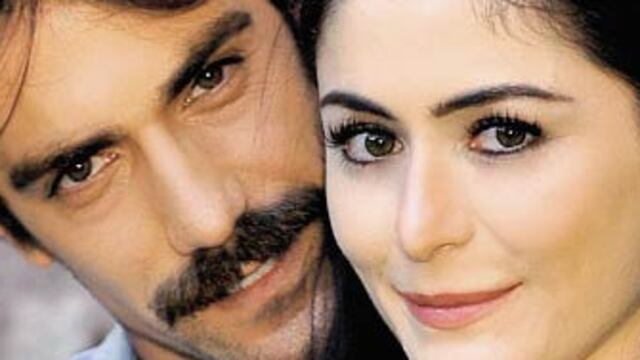 Setteki otomobilde seviştiler GALERİ