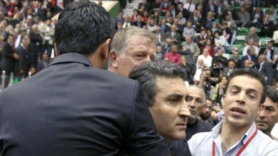 CHP Kongresi'nde kavga
