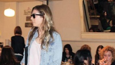 Eski sevgilinin dostlarıyla sohbet!