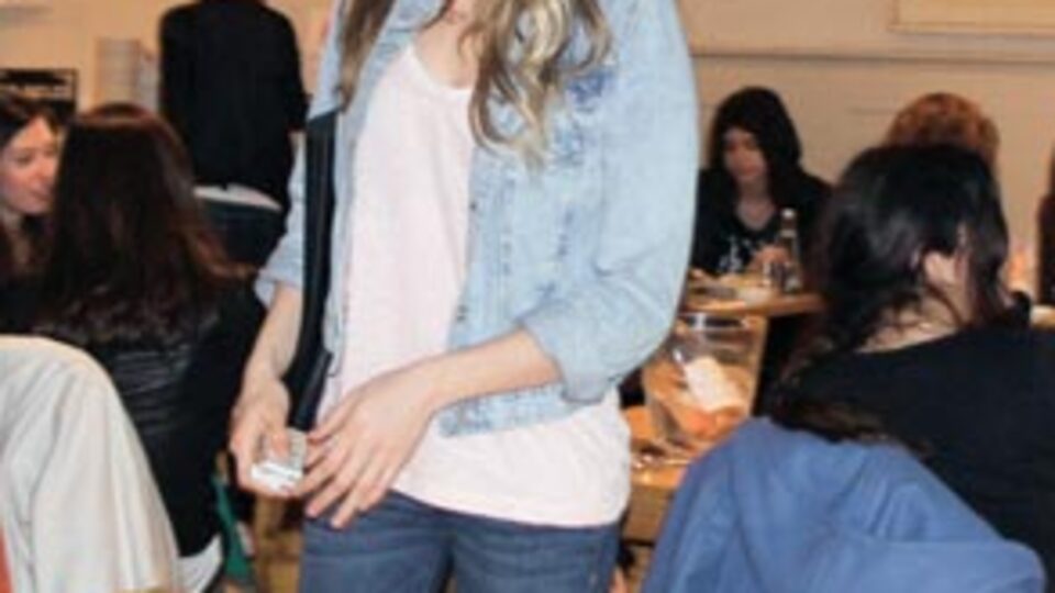 Eski sevgilinin dostlarıyla sohbet!