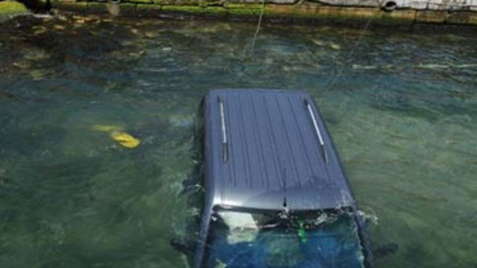 Kontağı çevirdi, denize uçtu