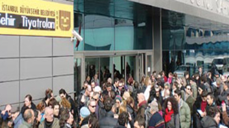 Şehir Tiyatroları'nda kavga büyüyor!