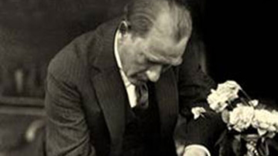 Atatürk'ün el yazısı font oldu