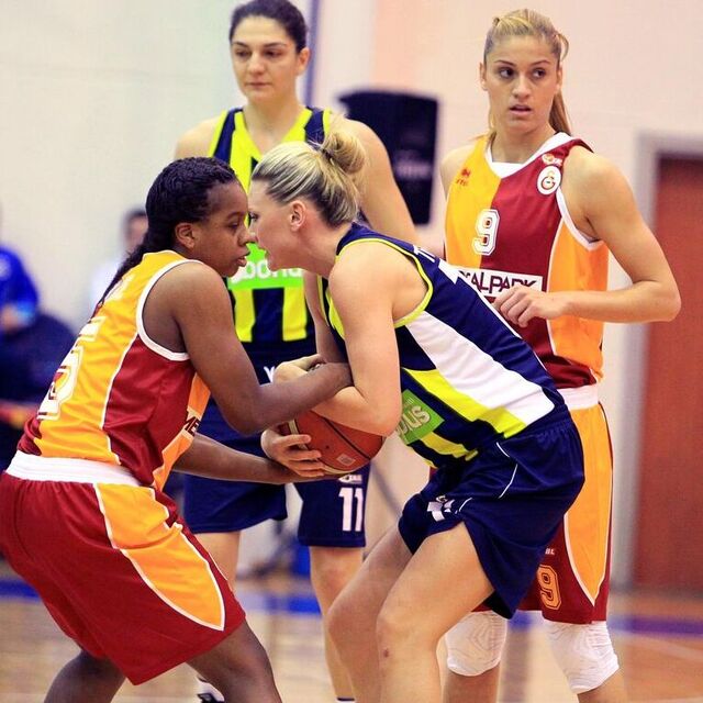 Penny Taylor ameliyat oldu!