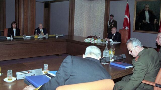 MGK kararlarını Erbakan imzaladı mı?