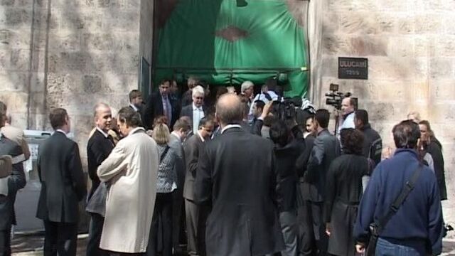 Camide Başbakan tartışması