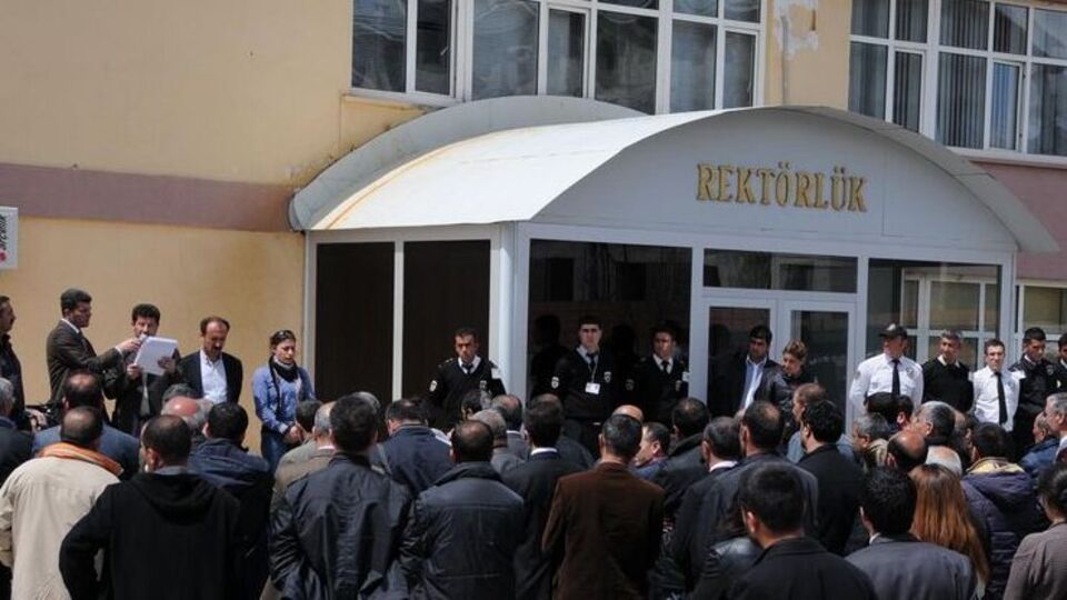 Rektöre ayrımcılık suçlaması!