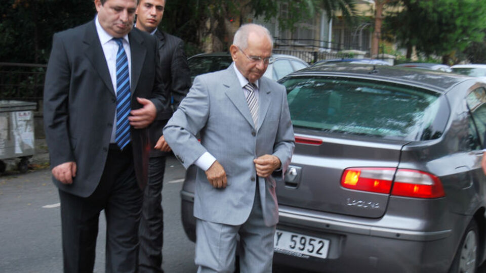 "Belleği normal bilinci açık"