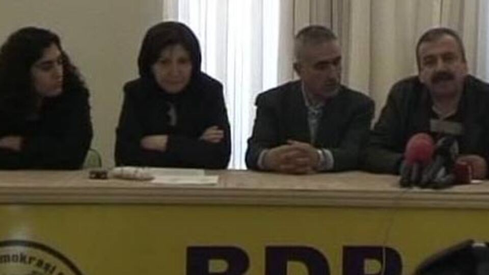 "Bugün 23 Nisan neşe dolmuyor insan"