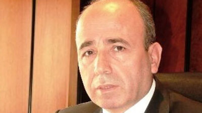 "Her ağacın altında bir çift, kanıma dokunuyor"