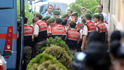 Devrimci Karargah'ta 8 tahliye