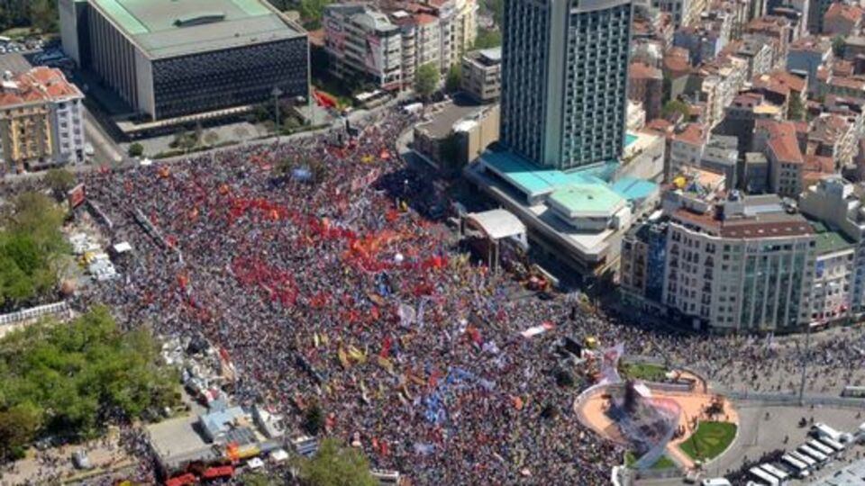 Polis helikopterinden Taksim