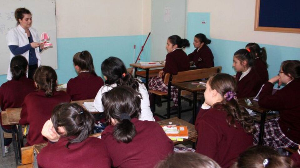 Evli, hamile ve çocuklu liseliler geliyor