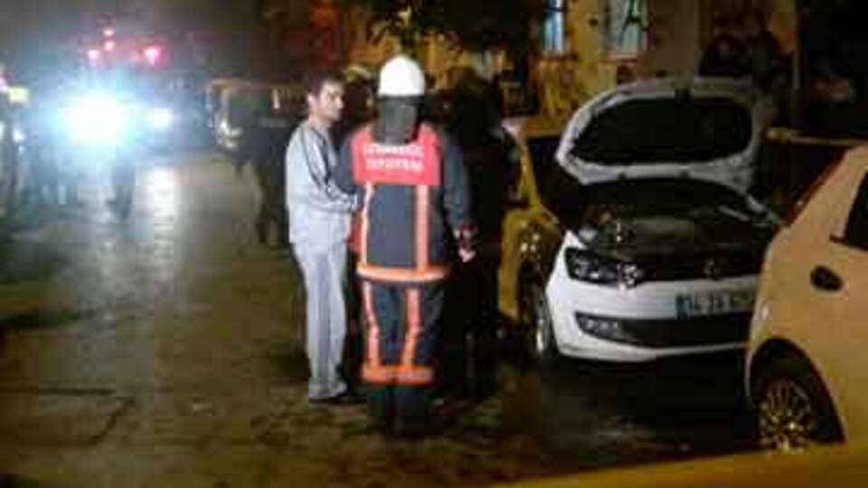 Gaziosmanpaşa'da 4 araç kundaklandı