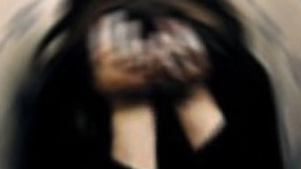 Kumar borcu için kızını sattı!