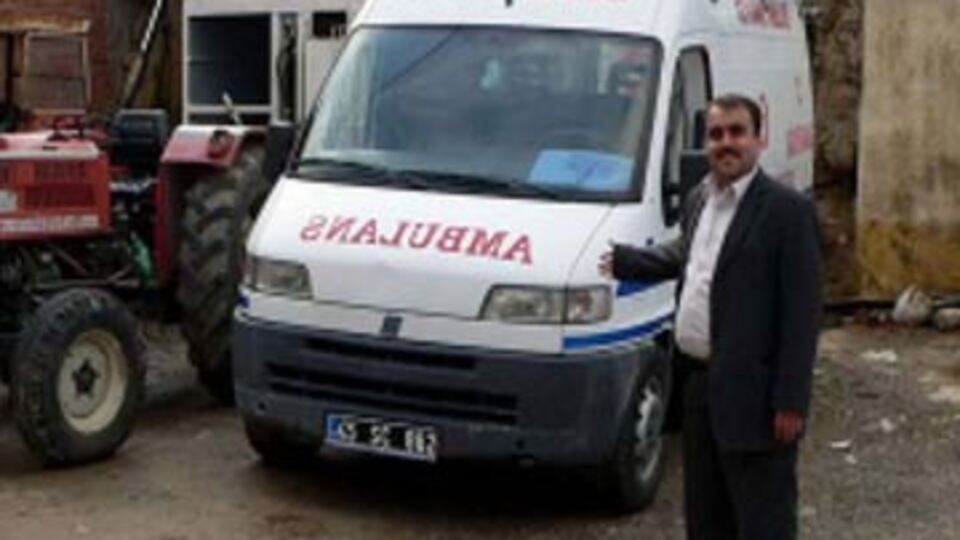 Belediyenin önünden ambulans çalındı
