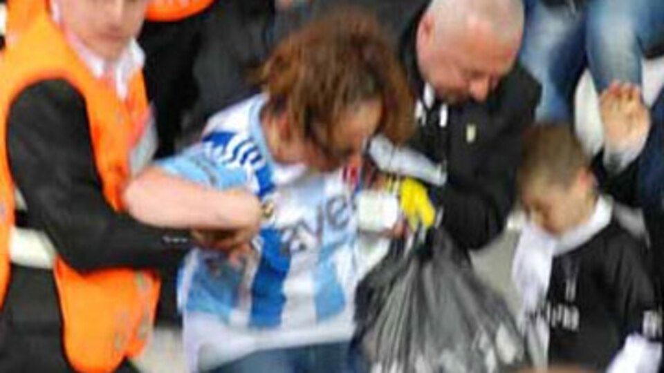 F.Bahçe formalı kadına dayak!