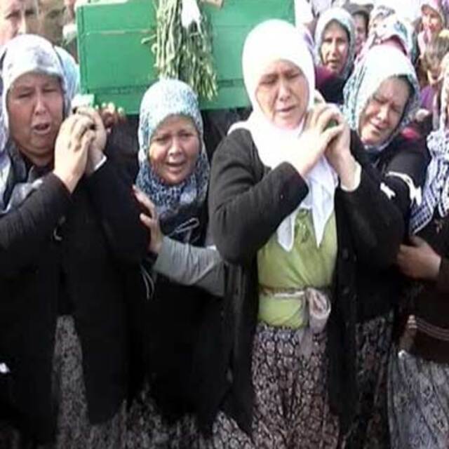 Tabutunu kadınlar omuzladı GALERİ