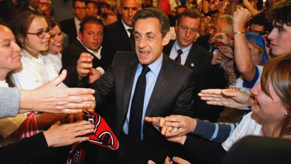 Sarkozy arayı kapatıyor