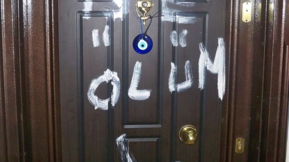 Alevilerin evine korkutan işaret