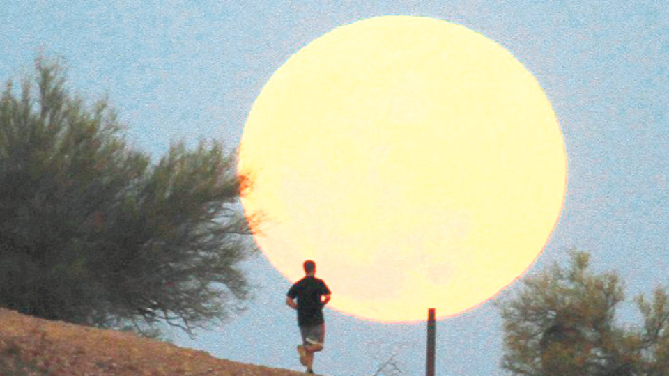 'Süper ay' depremi tetikler mi?