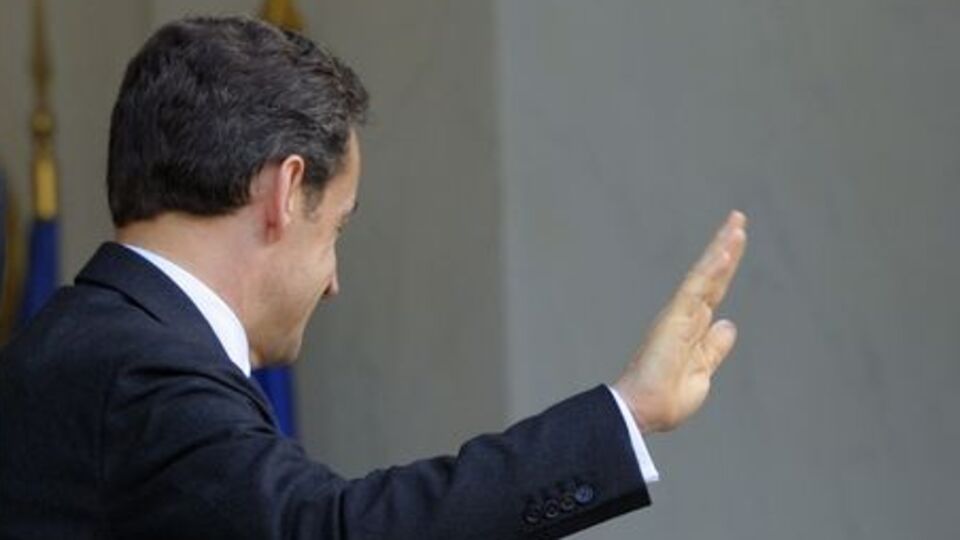 "Sarkozy bırakmıyor"