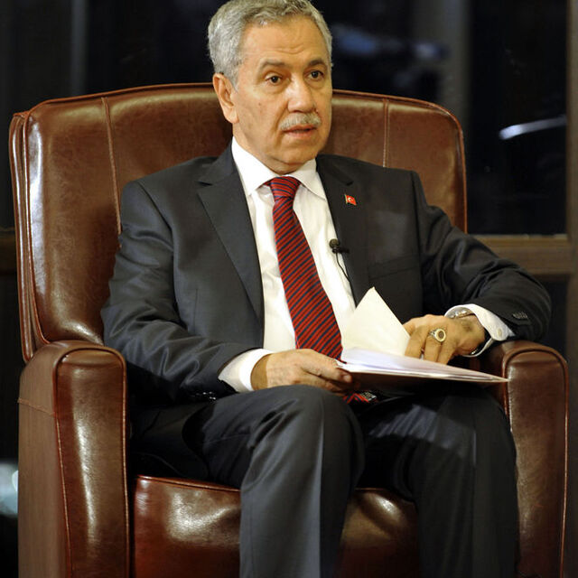 Arınç'tan Muhteşem Yüzyıl benzetmesi!