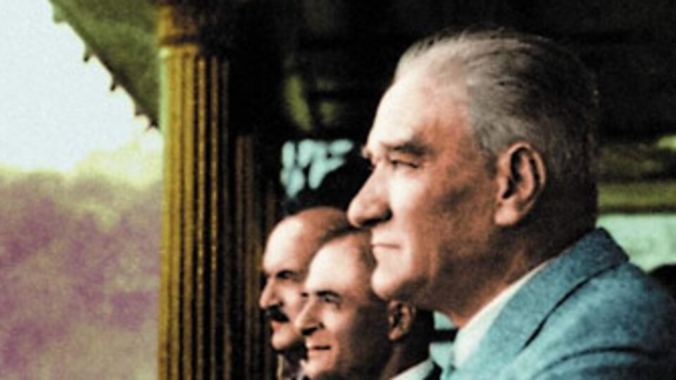 Atatürk'e doğum günü pastası