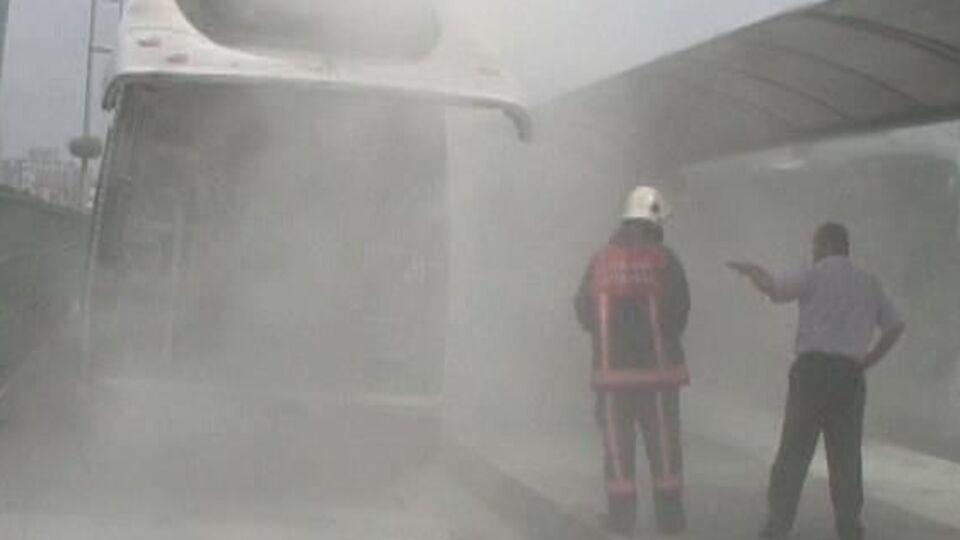 Metrobüste yangın!