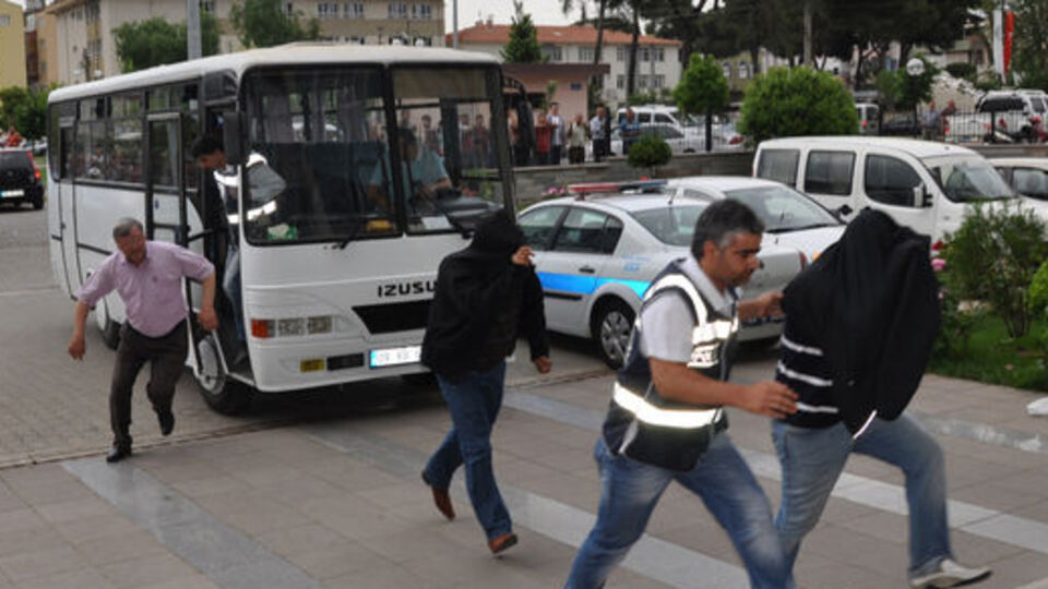 Belediyeye 'yolsuzluk' operasyonu: 9 tutuklama