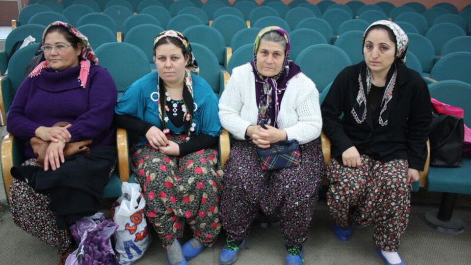 Tiyatrocu köylü kadınlar turneye çıktı