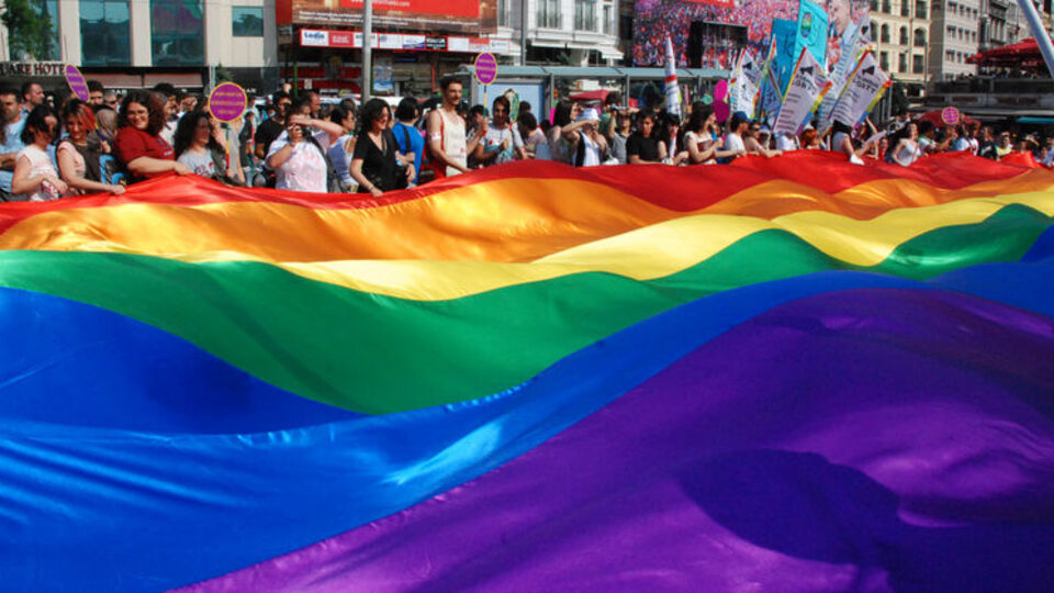 'Eşcinsel evliliğe izin' tartışması