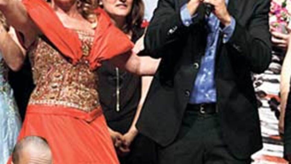 Türkiye'nin en ünlü isimleri soylu bir proje için sahnede