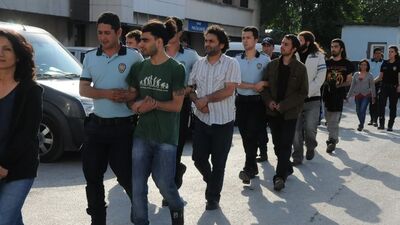 Anarşistler kolejli çıktı