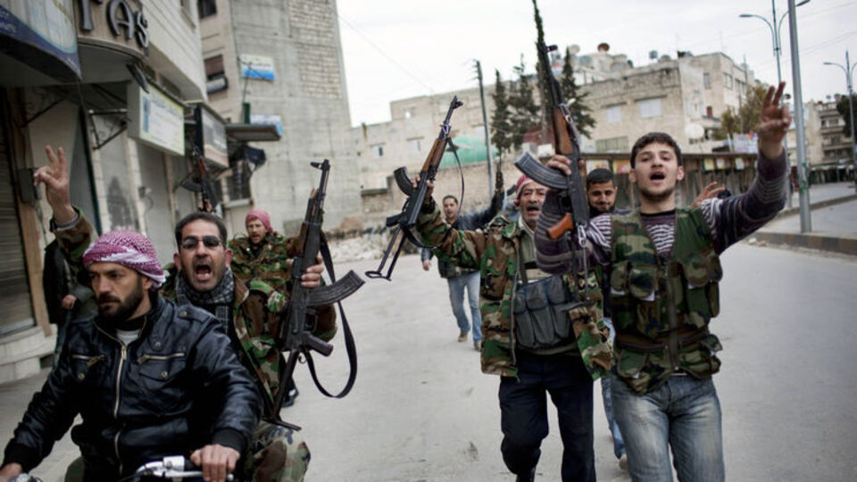 Suriyeli muhaliflere silah yağıyor