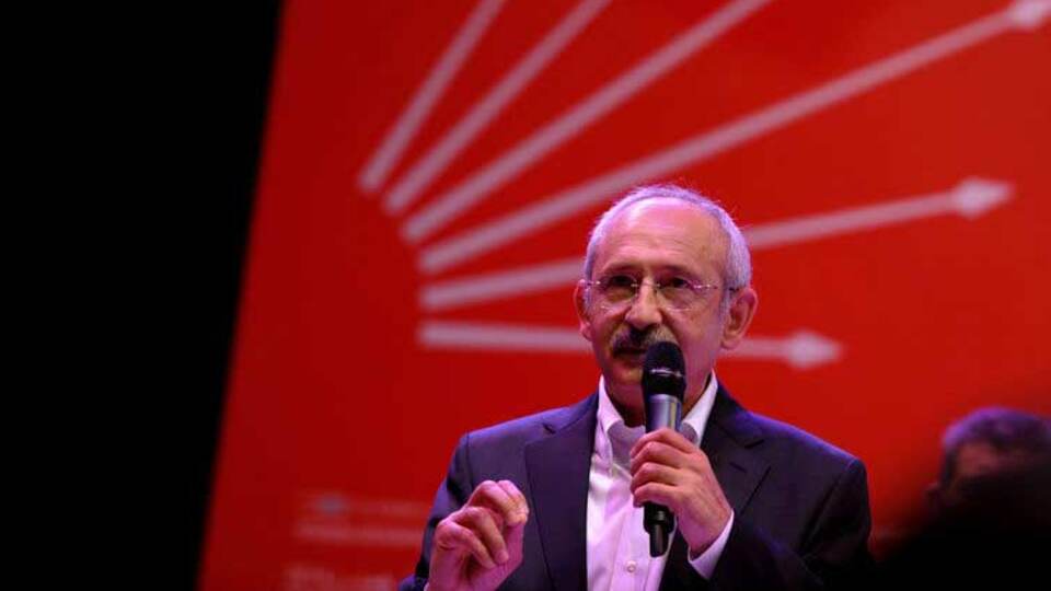 "Uludere'deki olay nedir? Gerçek nedir? Başbakan neden konuşmuyor?"