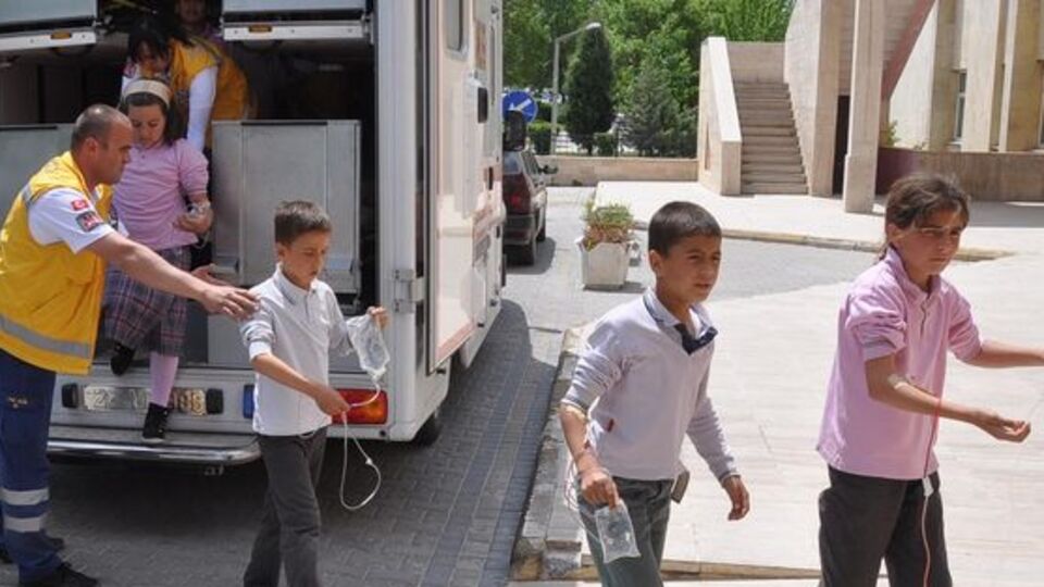 Süt içen 13 çocuk hastaneye kaldırıldı