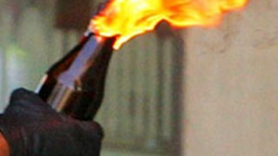 Otobüse molotoflu saldırı!